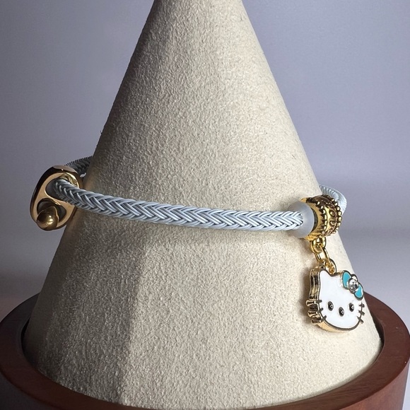Baby blue hello kitty bracelet - Picture 2 of 2